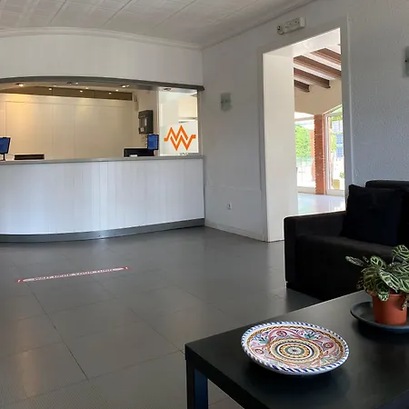 滨海托萨酒店 酒店 *
