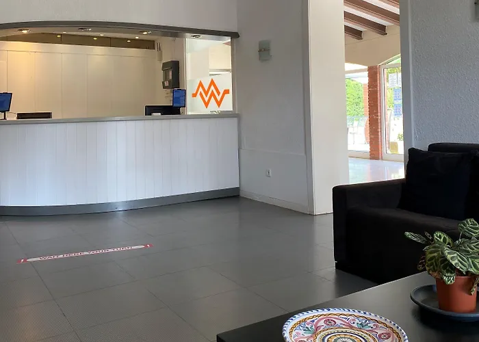 Marina Tossa Hotel *