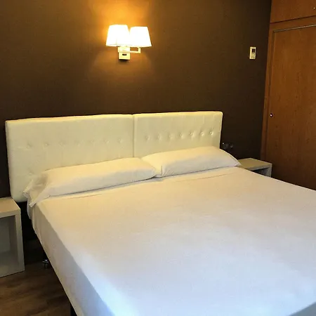 Marina Tossa Готель