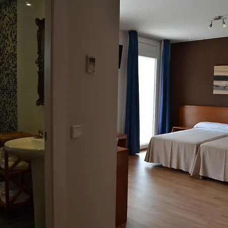 Marina Tossa Готель *