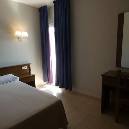 Marina Tossa Готель *