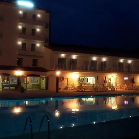 Marina Tossa Готель